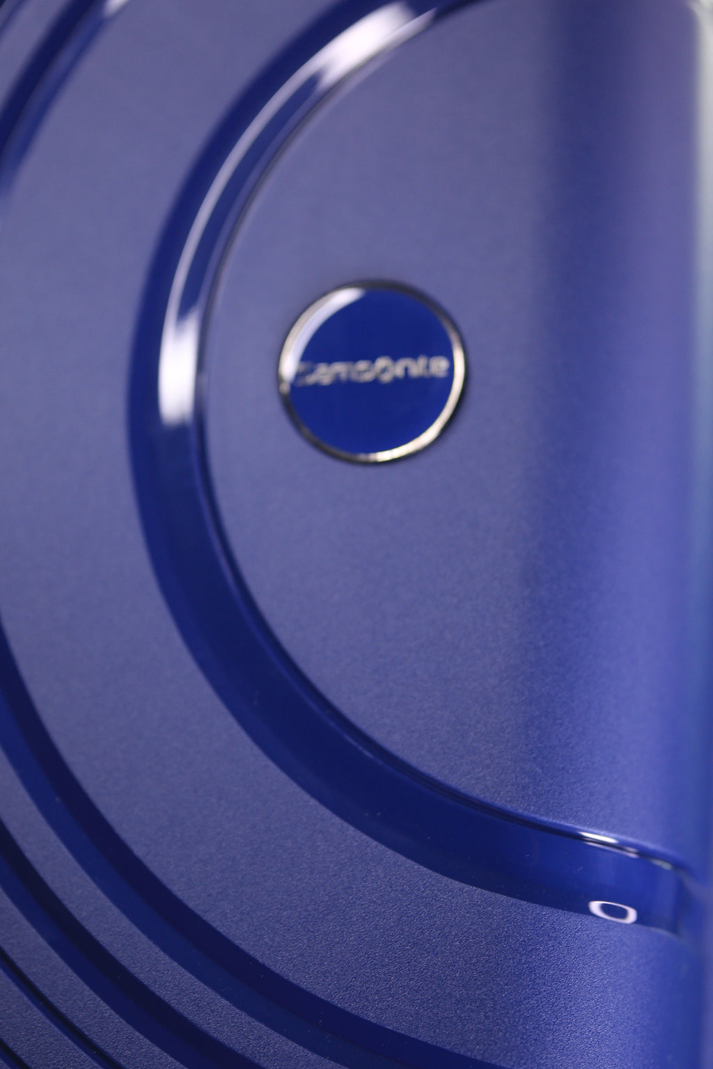 Samsonite Premium Hard Shell Luggage – Lightweight Travel Suitcase with 360° Spinner Wheels