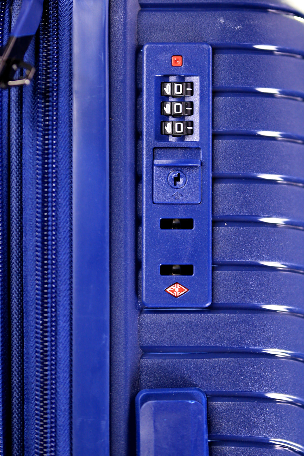 Samsonite Premium Hard Shell Luggage – Lightweight Travel Suitcase with 360° Spinner Wheels