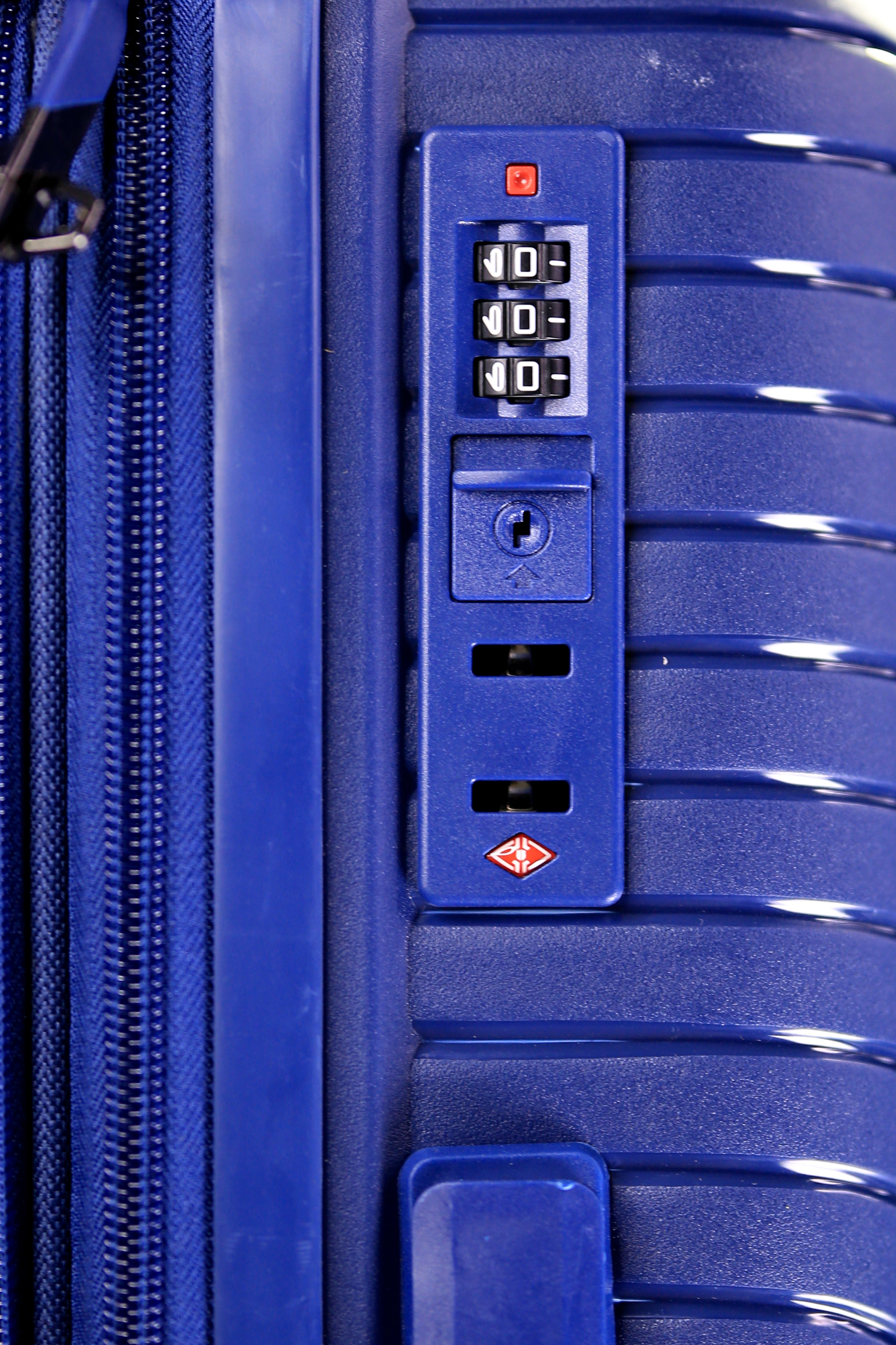 Samsonite Premium Hard Shell Luggage – Lightweight Travel Suitcase with 360° Spinner Wheels